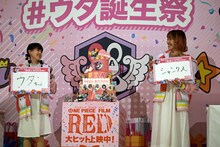 左から新津ちせ、名塚佳織。