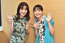 左から永野芽郁、奈緒。