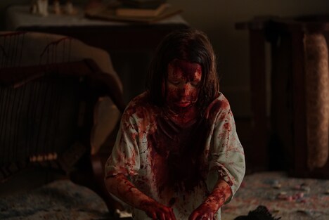 「呪われた息子の母 ローラ」