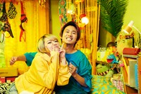 「もっと超越した所へ。」より、伊藤万理華演じる美和（左）とオカモトレイジ扮する泰造（右）。