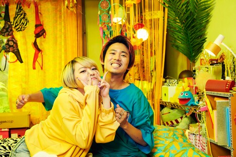 左から美和役の伊藤万理華、泰造役のオカモトレイジ。