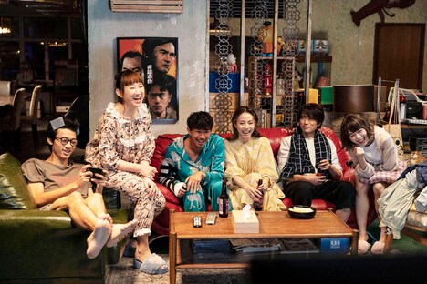 「6人の食卓」 (c)2022 Edko Films Limited, Irresistible Beta Limited, One Cool Film Production Limited. All Rights Reserved.