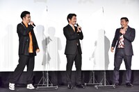 「バッドガイズ」初日舞台挨拶の様子。