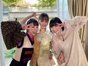 左から趣里、前田敦子、根本宗子。