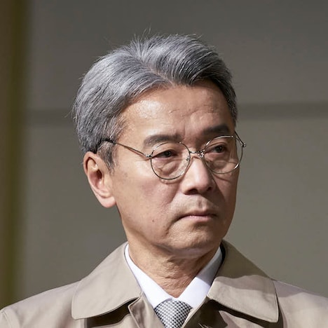 尾美としのり扮する仁村勲。