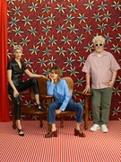 左からミレナ・スミット、ペネロペ・クルス、ペドロ・アルモドバル。