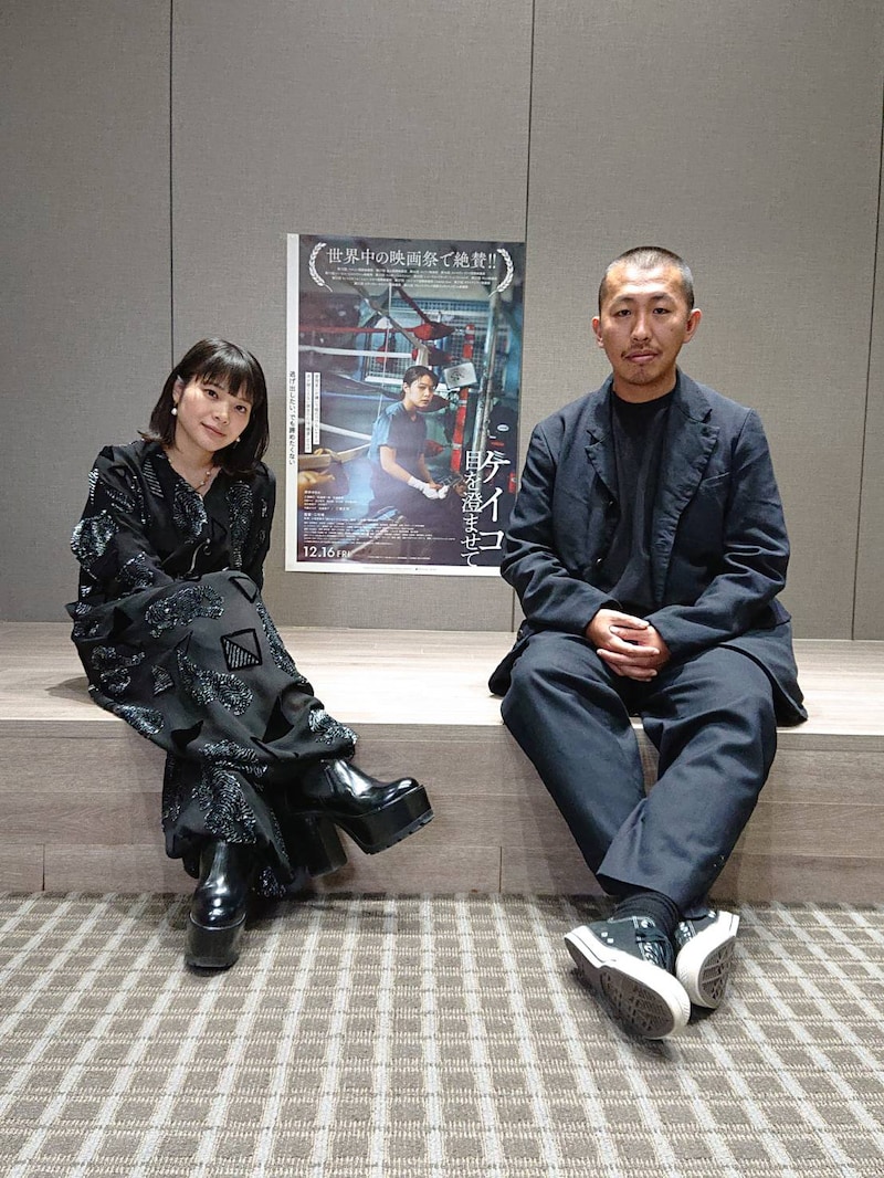 左から岸井ゆきの、三宅唱。