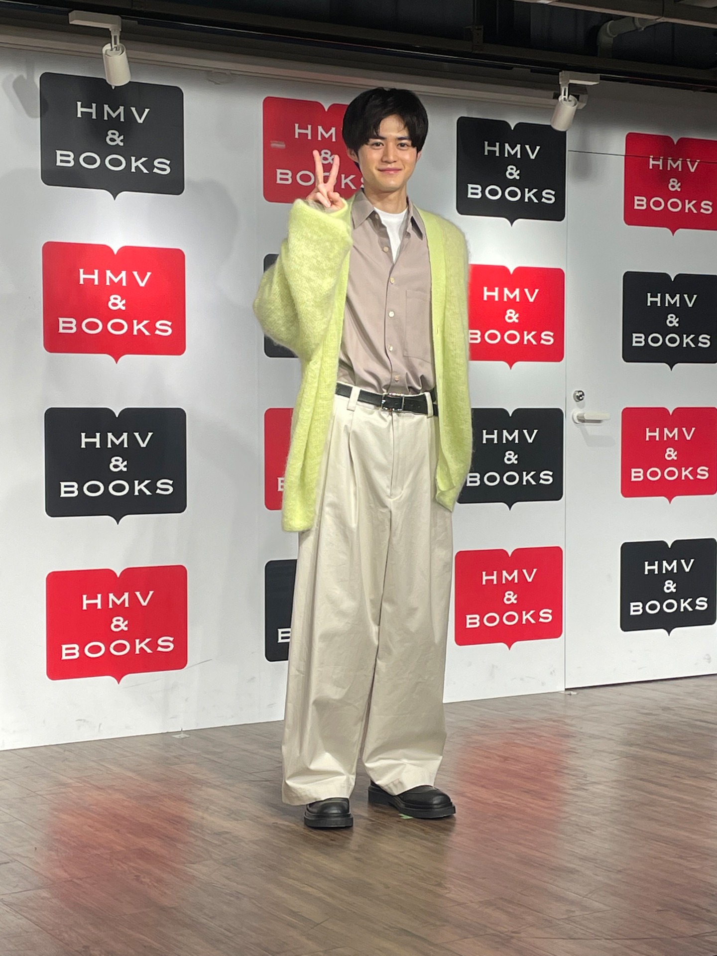 鈴鹿央士