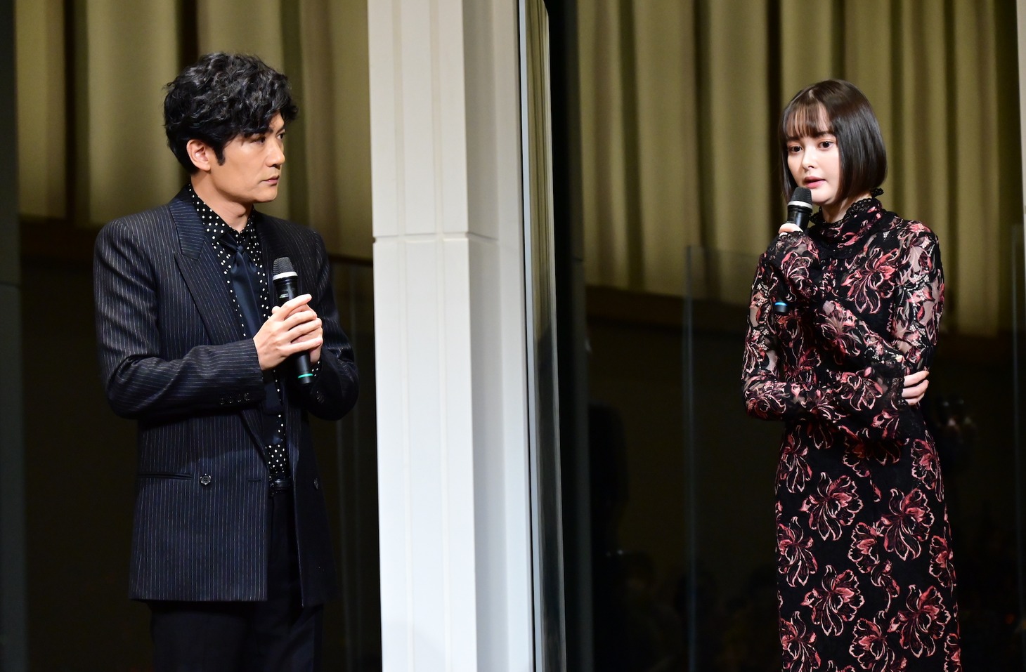 「窓辺にて」完成報告イベントの様子。