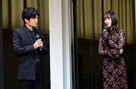 「窓辺にて」完成報告イベントの様子。