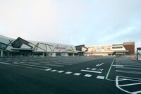 イオンモールとなみの外観。