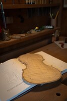 ジブリパーク「青春の丘」より地球屋の内観。