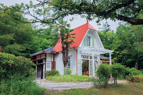 ジブリパーク「どんどこ森」より「サツキとメイの家」。