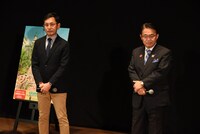 左から宮崎吾朗、大村秀章。