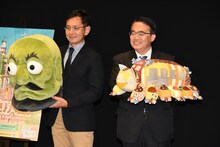 左から宮崎吾朗、大村秀章。