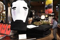 「ジブリの大倉庫ショップ 冒険飛行団」で販売されているカオナシのニットキャップ。