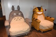 「ジブリがいっぱい展」よりトトロ・バーの椅子。