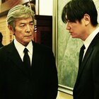 井浦新と柴田恭兵が15年前の事件に迫る、「連続ドラマW 両刃の斧」予告&場面写真