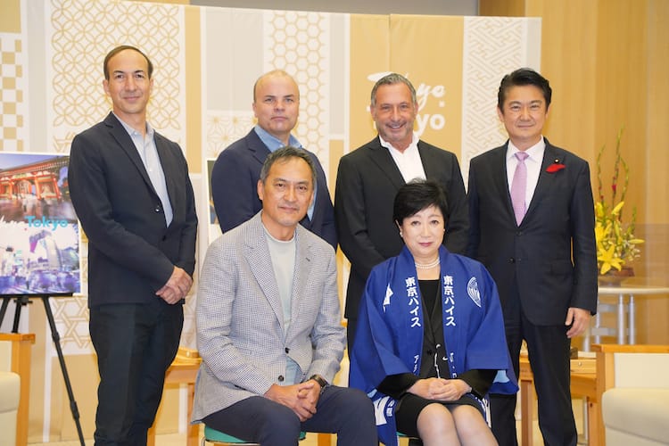 TOKYO VICE」シーズン2が11月撮影スタート、渡辺謙が小池都知事を表敬  