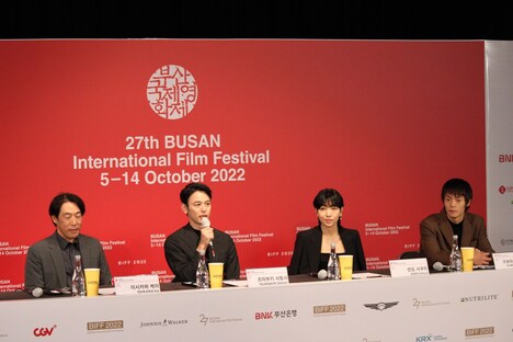 左から石川慶、妻夫木聡、安藤サクラ、窪田正孝。(c)Busan International Film Festival