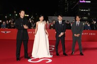 左から窪田正孝、安藤サクラ、妻夫木聡、石川慶。(c)Busan International Film Festival