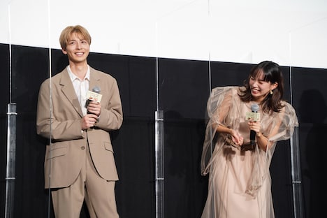 左から高杉真宙、関水渚。