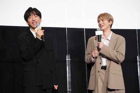 左からDJ 松永、高杉真宙。