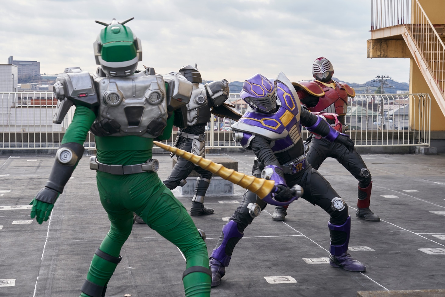 「仮面ライダーアウトサイダーズ ep.1 鏡の世界（ミラーワールド）のお宝と王蛇の帰還」