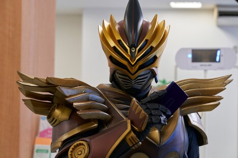 「仮面ライダーアウトサイダーズ ep.1 鏡の世界（ミラーワールド）のお宝と王蛇の帰還」