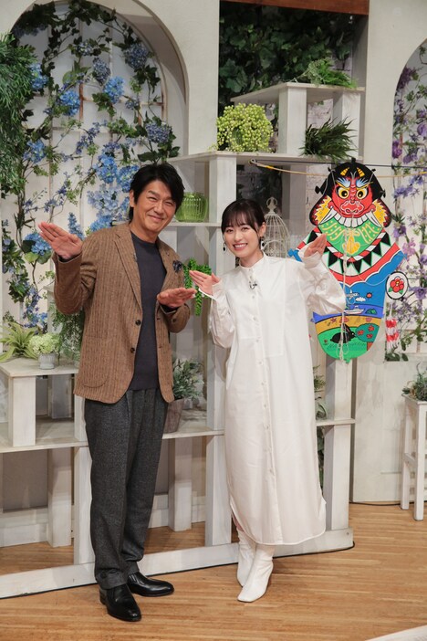 左から高橋克典、福原遥。