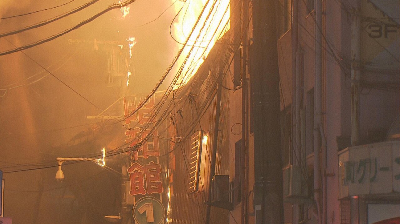 火災で焼けた映画館・小倉昭和館のドキュメンタリー放送、再建願う館主親子を追う