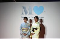 左から前田敦子、水川あさみ。