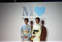 左から前田敦子、水川あさみ。