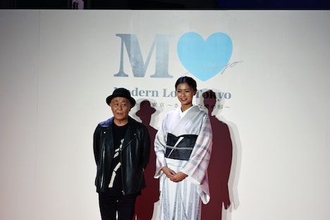 左から廣木隆一、榮倉奈々。