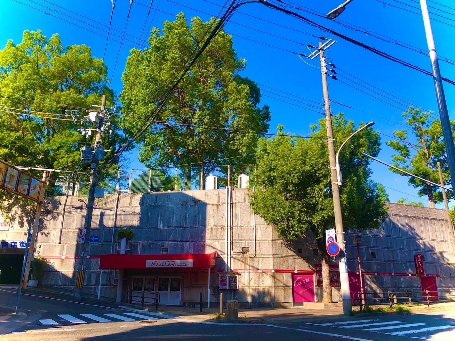 パルシネマしんこうえんの外観。（撮影協力 関西キネマ倶楽部）