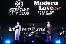 Awesome City Clubのライブの様子。