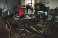 「月の満ち欠け」三角の部屋のセット。