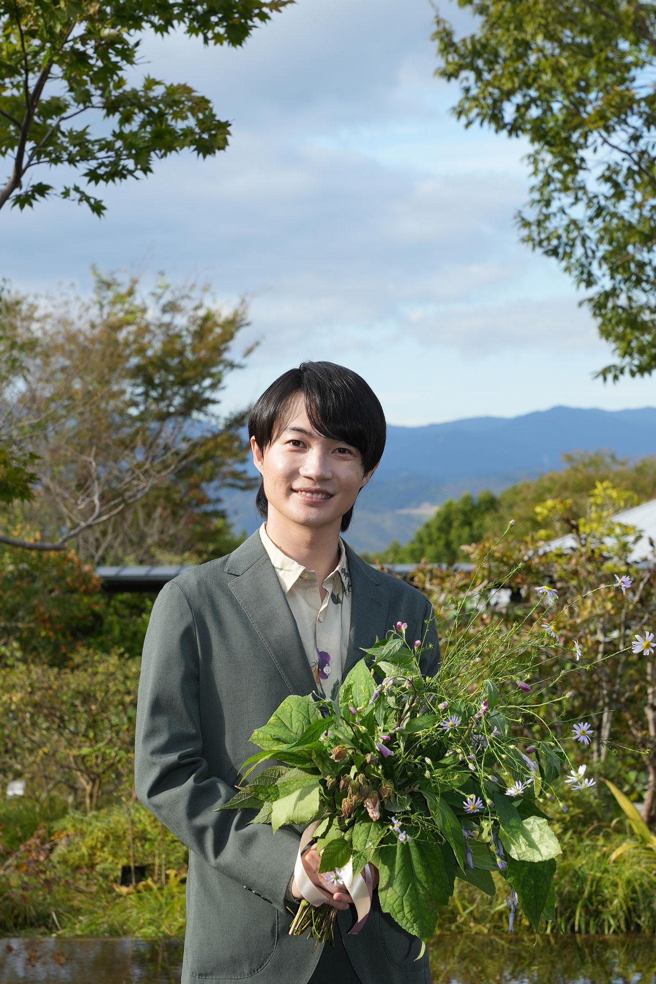 高知県内のゆかりの地を訪れた神木隆之介。