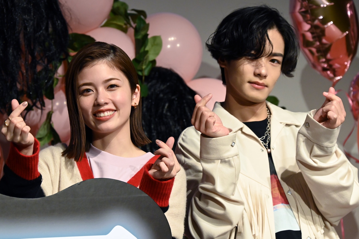 「貞子DX」公開直前イベントに出席した小芝風花（左）、川村壱馬（右）。