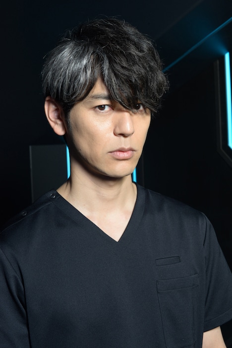 妻夫木聡演じる波佐間永介。