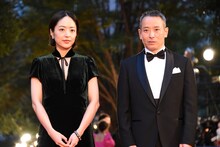 左から井上真央、杉田真一。
