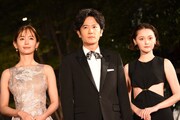 左から中村ゆり、稲垣吾郎、玉城ティナ。