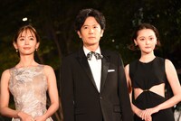 左から中村ゆり、稲垣吾郎、玉城ティナ。