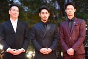 左から片山慎三、柳楽優弥、笠松将。
