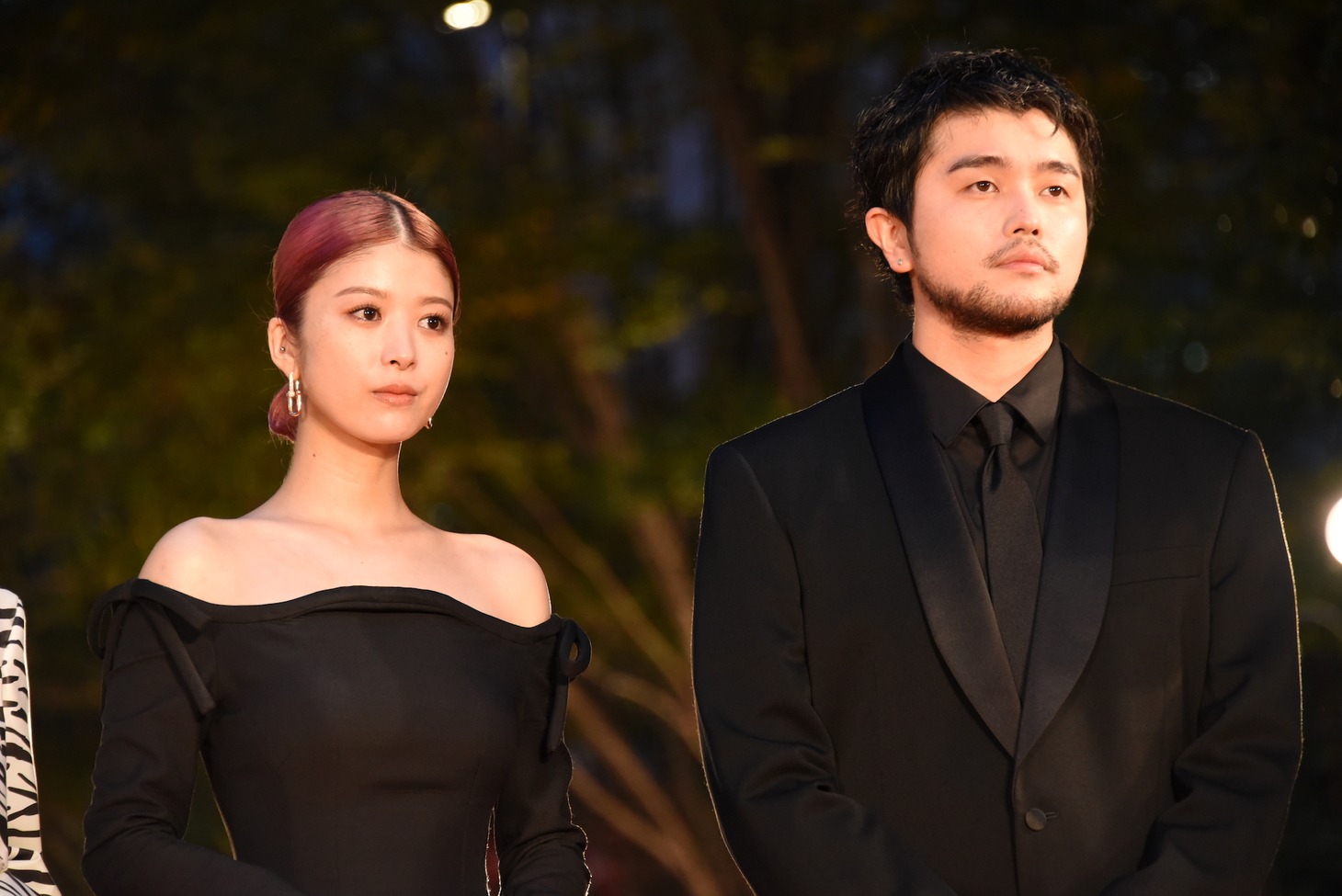 左から馬場ふみか、井口理。