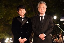 左から二宮和也、瀬々敬久。