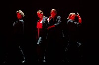 宝塚歌劇団OBによるパフォーマンスの様子。