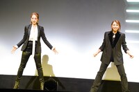 左から紅ゆずる、柚希礼音。