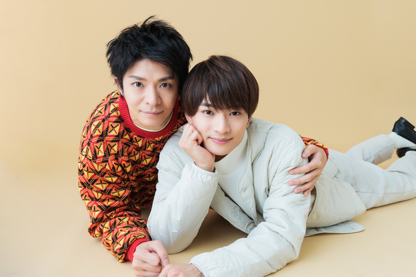左から雪井炬太郎役の岸優太、木ノ宮天役の浮所飛貴。