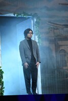 ステージに姿を現した陣内一真。